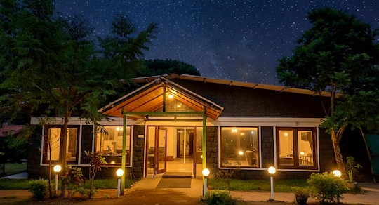 THE PARADISE RETREAT